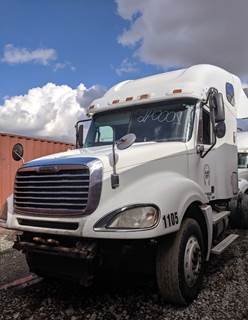 Freightliner Columbia 120 Salvage Truck