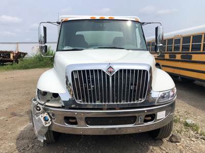 International 4000 Series Salvage Truck