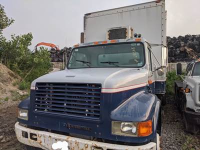International 4700 Salvage Truck