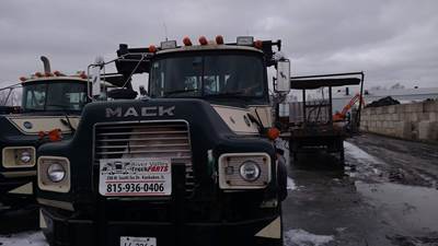 Mack DM690S Salvage Truck