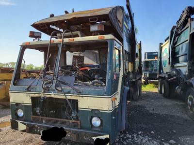 Mack LE613 Salvage Truck