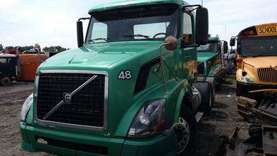 Volvo VNL Salvage Truck