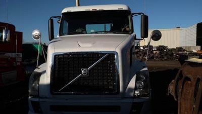 Volvo VNL Salvage Truck