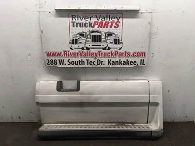 Freightliner Cascadia 125 Left Fairing