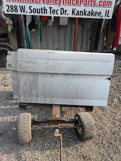 Volvo VNL Right Fairing