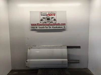 Volvo VNL Right Fairing