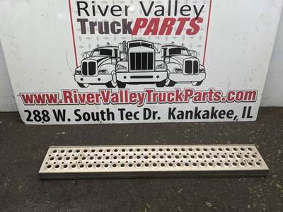 International LA617 Step