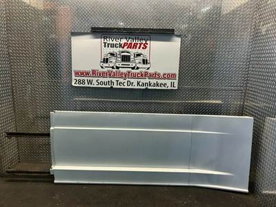 Freightliner Cascadia 125 Right Tank Fairing