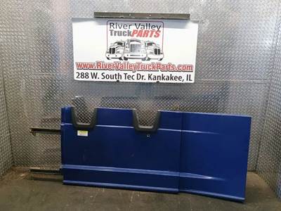 Freightliner Cascadia 132 Left Tank Fairing