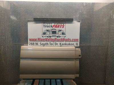 Volvo VNL Right Tank Fairing