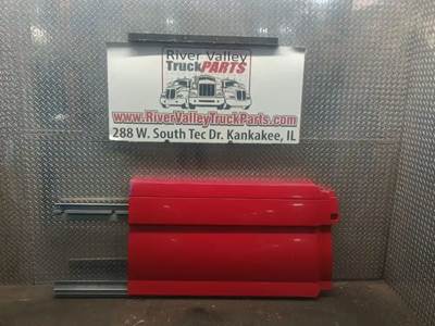 Volvo VNL Right Tank Fairing