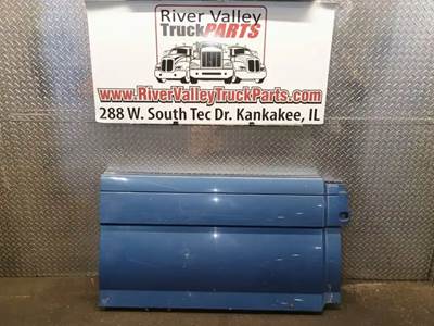Volvo VNL Right Tank Fairing