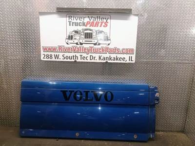 Volvo VNL Right Tank Fairing
