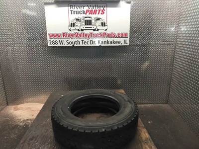Mitsubishi FEC92S Tire
