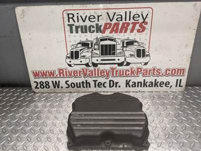 Caterpillar C12 Valve Cover for a 2004 Peterbilt 387