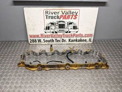 Caterpillar C7 Valve Cover for a 2005 Blue Bird BB Conventional