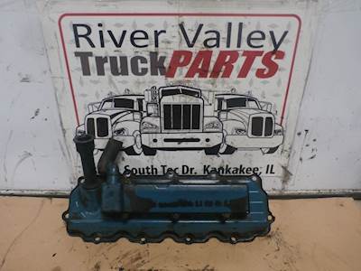 International VT365 Valve Cover