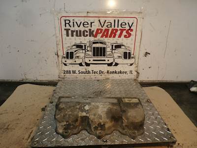 Mack E7 Valve Cover for a 2002 Mack LE613