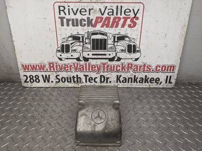 Mercedes-Benz MBE 4000 Valve Cover for a 2005 Sterling A9500