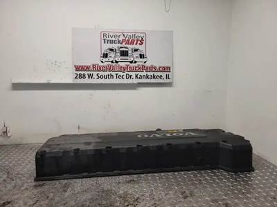Volvo VED12 Valve Cover for a 2007 Volvo VNL
