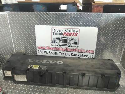 Volvo VED12 Valve Cover for a 1999 Volvo WG