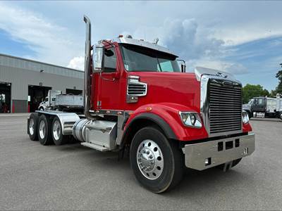 Freightliner Coronado 122 SD Tri Axle Day Cab Truck - Cummins 600HP, 18 Speed Manual