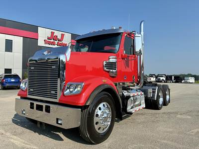 Freightliner Coronado 122 SD Day Cab Truck - Cummins 605HP, 13 Speed Ultrashift Automatic