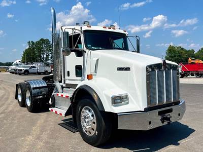 Kenworth T800 Day Cab Truck - Paccar 455HP, 18 Speed Manual