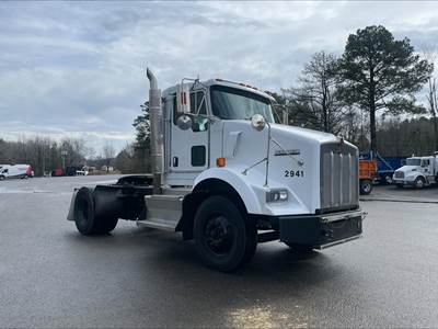 Kenworth T800 Single Axle Day Cab Truck - Paccar 380HP, 10 Speed Manual