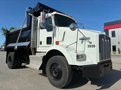 Kenworth T800 Single Axle Day Cab Truck - Paccar 380HP, 10 Speed Manual