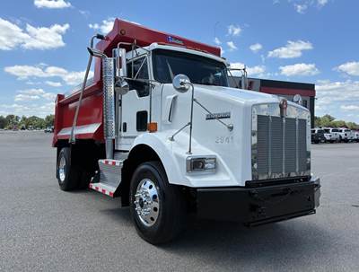 Kenworth T800 Single Axle Day Cab Truck - Paccar 380HP, 10 Speed Manual