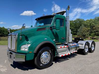 Kenworth T880 Day Cab Truck - Cummins 605HP, 18 Speed Ultrashift Automatic