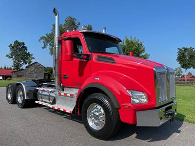 Kenworth T880 Day Cab Truck - Cummins 525HP, 13 Speed Manual