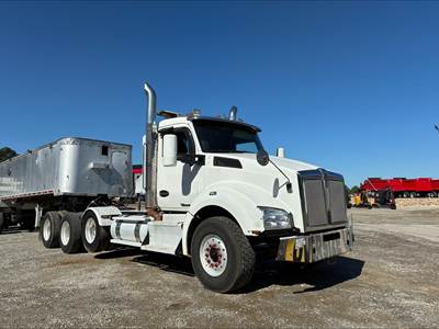 Kenworth T880 Tri Axle Day Cab Truck - Cummins 550HP, 18 Speed Ultrashift Automatic