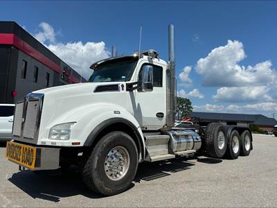 Kenworth T880 Tri Axle Day Cab Truck - Cummins 565HP, 18 Speed Manual