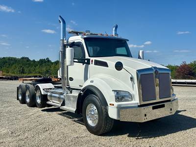 Kenworth T880 Tri Axle Day Cab Truck - Cummins 550HP, 18 Speed Ultrashift Automatic