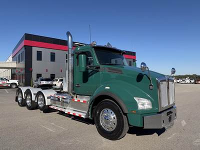 Kenworth T880 Tri Axle Day Cab Truck - Cummins 600HP, 18 Speed Manual