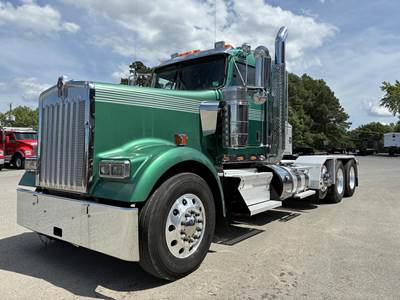 Kenworth W900 Tri Axle Day Cab Truck - Cummins 600HP, 18 Speed Manual