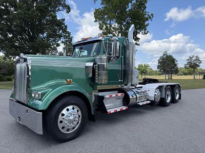 Kenworth W900 Tri Axle Day Cab Truck - Cummins 600HP, 18 Speed Manual