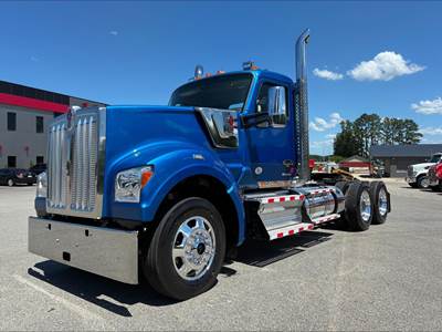Kenworth W990 Day Cab Truck - Cummins 500HP, 10 Speed Manual