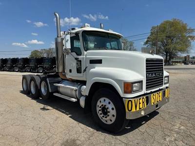 Mack CHN613 Day Cab Truck - AC460 480HP, 18 Speed Manual