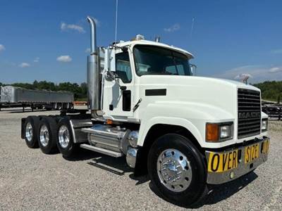 Mack CHN613 Tri Axle Day Cab Truck - AC460 480HP, 18 Speed Manual
