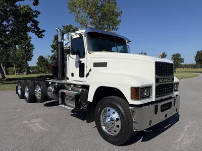 Mack PINNACLE 84T Tri Axle Day Cab Truck - MP8-505C 505HP, 13 Speed M Drive Automatic