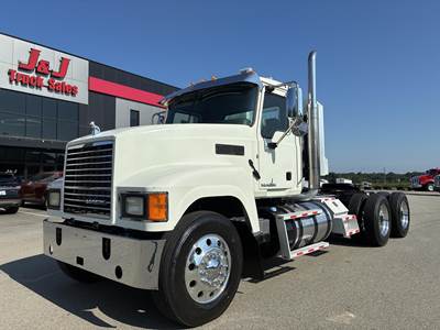 Mack Pinnacle CHU613 Day Cab Truck - MP8 505HP, 18 Speed Manual
