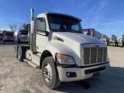 Peterbilt 548 Day Cab Truck - Paccar 370HP, Automatic