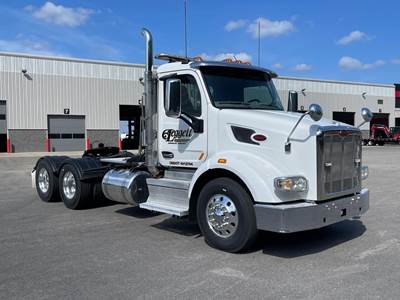 Peterbilt 567 Day Cab Truck - Paccar 455HP, 10 Speed Manual