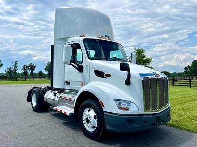Peterbilt 579 Single Axle Day Cab Truck - Paccar 405HP, 12 Speed Ultrashift Automatic