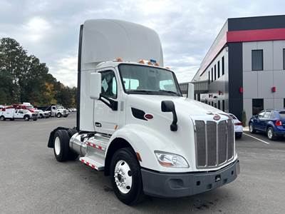 Peterbilt 579 Single Axle Day Cab Truck - Paccar 405HP, 12 Speed Ultrashift Automatic