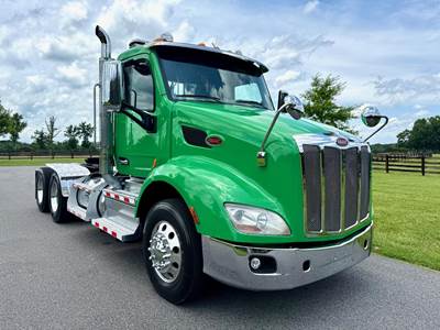 Peterbilt 579 Day Cab Truck - Paccar 455HP, 13 Speed Ultrashift Automatic