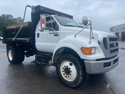 Ford F-750 XL Single Axle Dump Truck - Cummins 200HP, Automatic